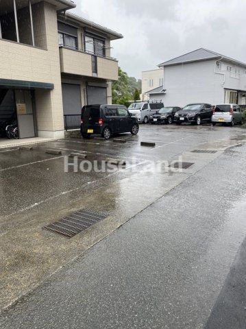 シャーメゾンリバーサイドの駐車場