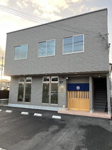 近江八幡市出町の店舗一部の外観