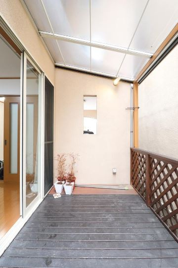 東大阪市小阪本町2丁目　中古戸建のバルコニー