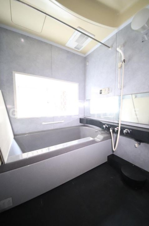 東大阪市小阪本町2丁目　中古戸建の浴室