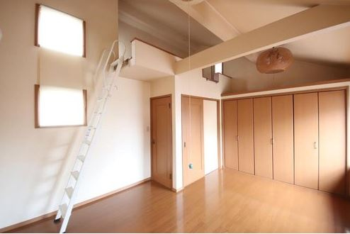 東大阪市小阪本町2丁目　中古戸建の洋室