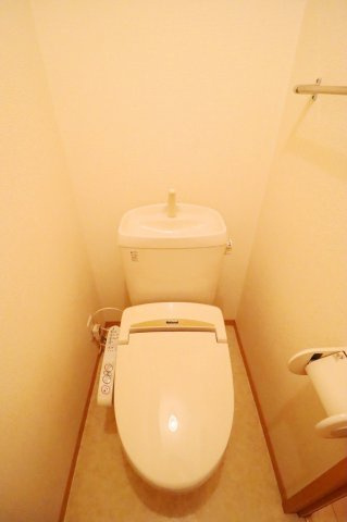 レジデンスTamayaA棟のトイレ|ゆったりとした空間のトイレです