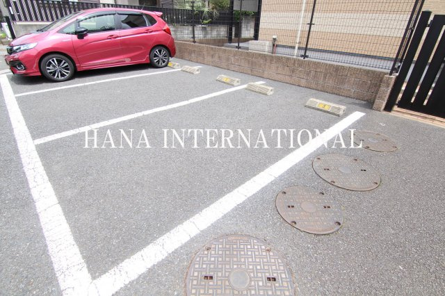 レオパレスカノイヅカの駐車場