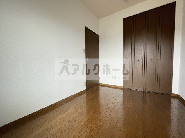 フローラルコートの洋室