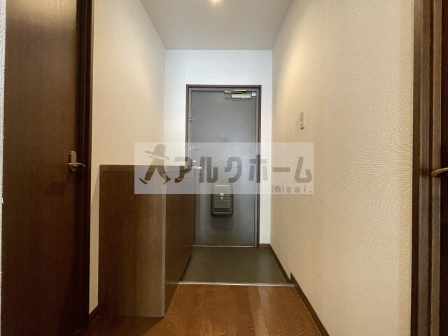 フローラルコートの玄関