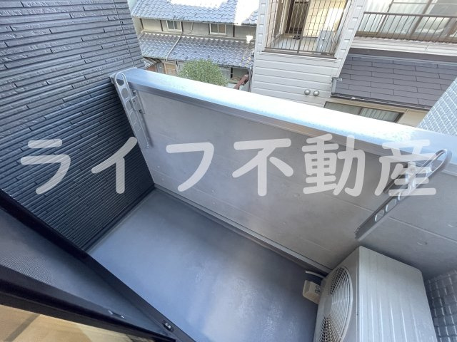 リアコート近大南Ⅰのバルコニー|外からの目が気にならないバルコニーで洗濯物が干せます
