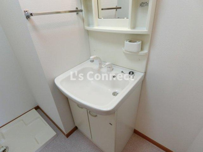 【洗面所】 | サン・クリスティ泉 | 朝の支度もスムーズな独立洗面台。