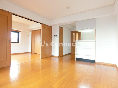 【居間・リビング】 | サン・クリスティ泉 | １１．２帖のＬＤＫ。カウンターキッチンです。