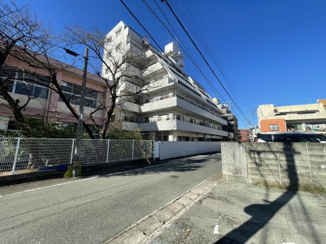 ウイング六ッ門の外観
