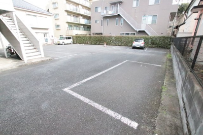 ★敷地内駐車場★（有料・要空き確認）