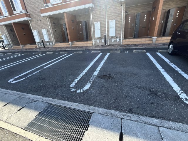 グランアウローラⅥの駐車場