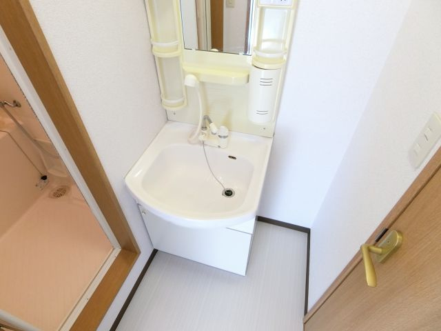 クレセール大和の洗面所|同物件別部屋