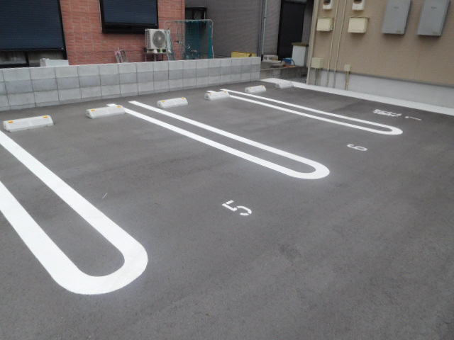 アーバン白浜の駐車場