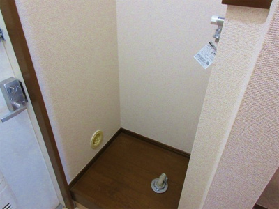 【展望】 | メゾン・シンワ | 玄関横にある室内洗濯機置き場です♪室内に置けるので洗濯機が傷みにくい☆
