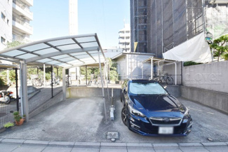 【駐車場】 | マンションの駐車場スペース。空きの有無や駐車料金、サイズ規定などについては、改めてお問い合わせください。～即日のご見学可能～　お問合せはお気軽にどうぞ。
