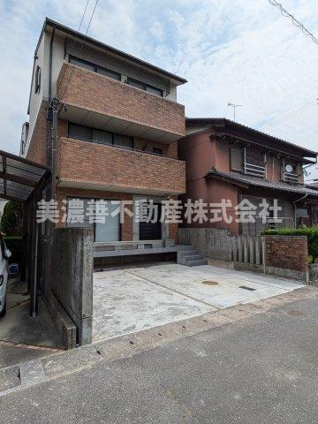 ６１１８３　岐阜市茜部辰新中古戸建ての外観