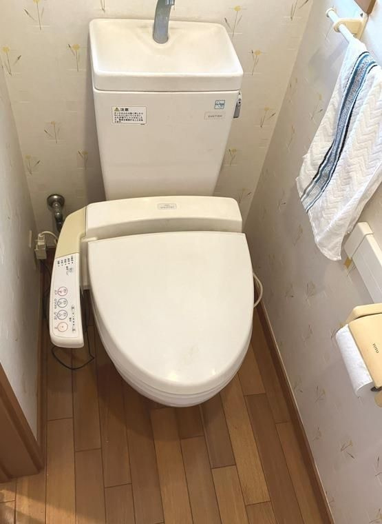栄町５丁目戸建のトイレ