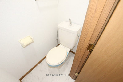 【トイレ】 | ニュークレストールソフィアＡ | 落ち着いたトイレです
ニュークレストールソフィアB棟　101号室　平成21年4月30日