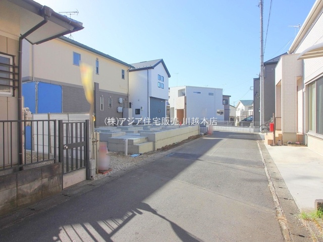 川越市下広谷18期　新築戸建の前面道路含む現地写真|北側4.2ｍ公道
