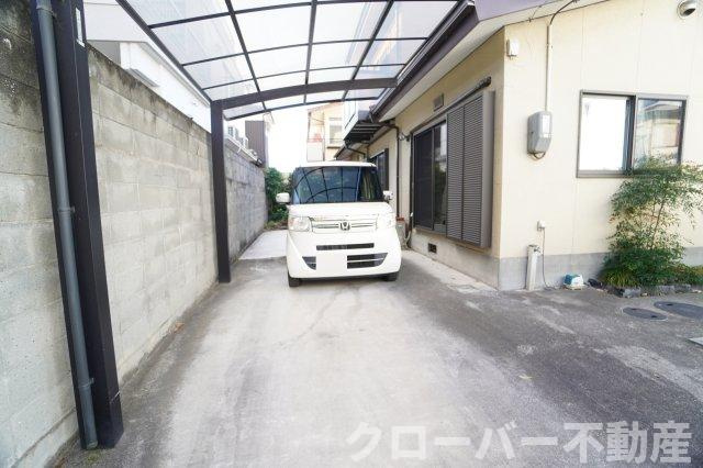 福江町戸建ての駐車場