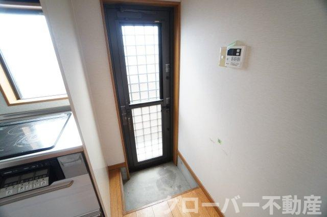 福江町戸建ての玄関