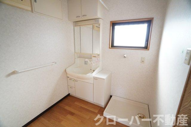 福江町戸建ての洗面所