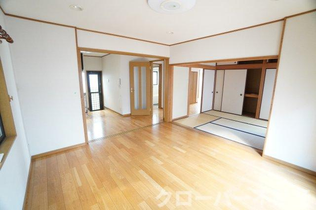 福江町戸建ての居間・リビング