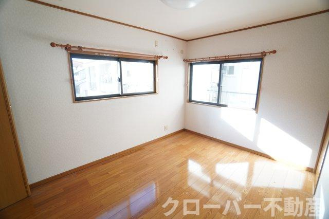 福江町戸建ての居間・リビング