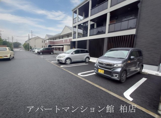 ガーデン　ヒルズの駐車場