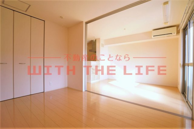 アヴリル【キャッシュバック対象】の寝室|広くて明るい寝室