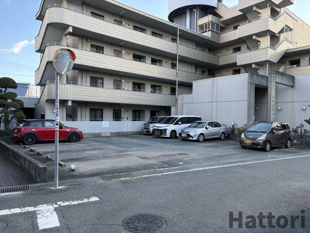 ベルコート鴻池の駐車場