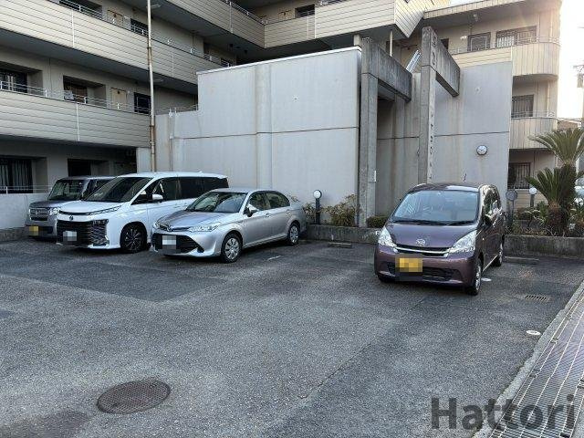 ベルコート鴻池の駐車場