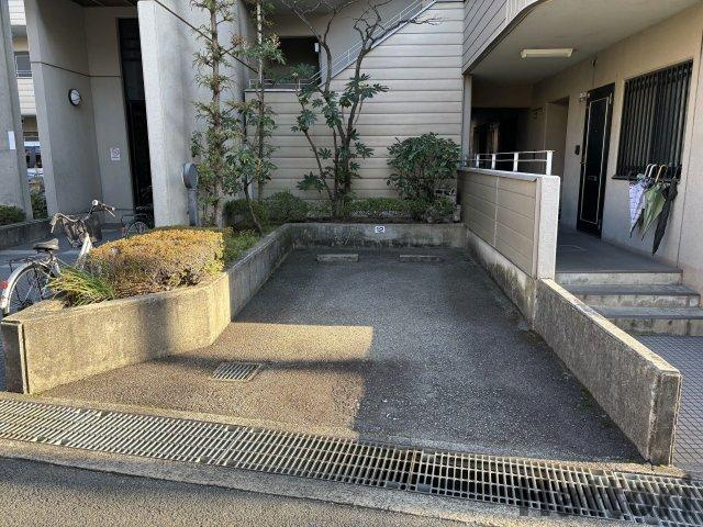 ベルコート鴻池の駐車場