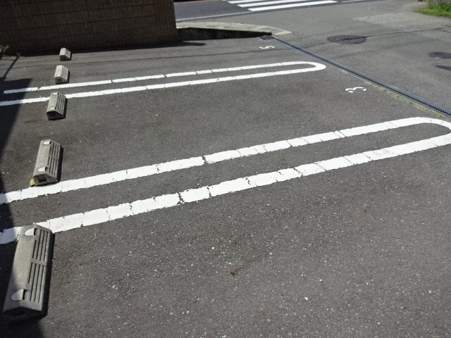 サンショワーⅡの駐車場