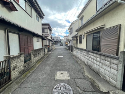 【前面道路含む現地写真】 | 八木北小・平成4年建築・駐車場1台付・岸和田市箕土路町2丁目 | 前面道路含む現地写真です