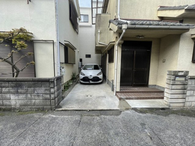 【駐車場】 | 八木北小・平成4年建築・駐車場1台付・岸和田市箕土路町2丁目 | 駐車場に車を止められます