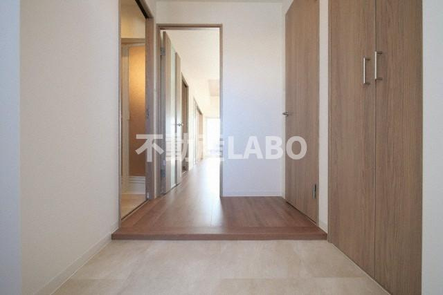 プレサンスNEO九条ディアシスの玄関