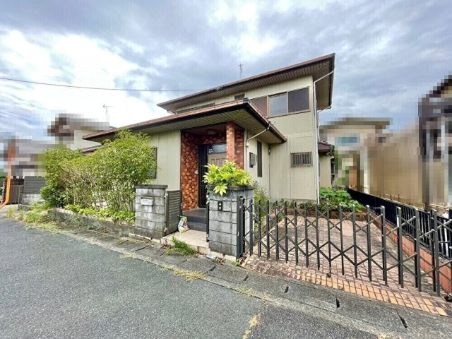 守山市今市町　リフォーム済中古戸建ての前面道路含む現地写真