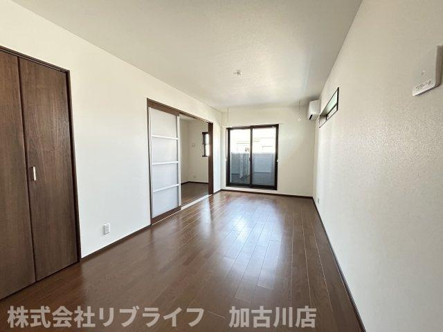 元町ハウスの居間・リビング|リビングにはエアコン1台ついております♪