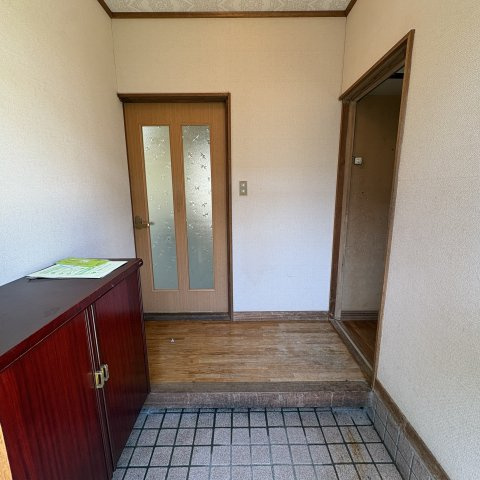 室蘭市水元町19-6戸建の玄関