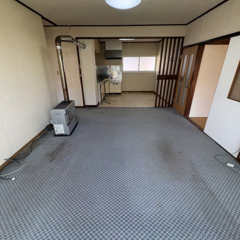 室蘭市水元町19-6戸建の居間・リビング