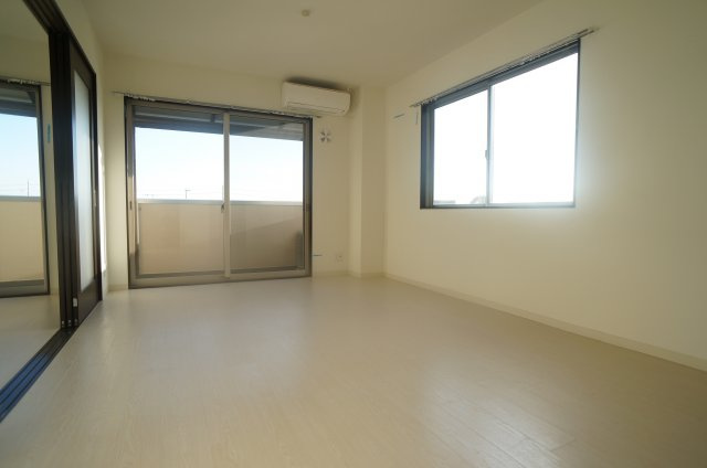 フェリーチェの居間・リビング|参考、同建物・反転間取りの号室