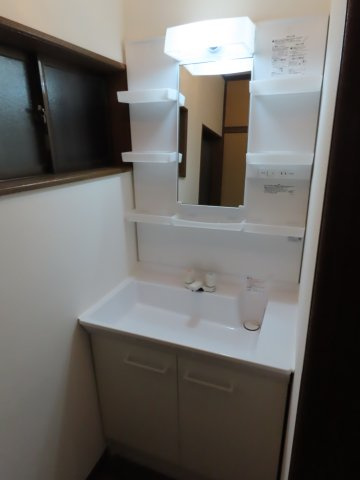 尾浜町2丁目貸家の独立洗面台