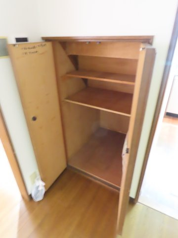 尾浜町2丁目貸家の収納