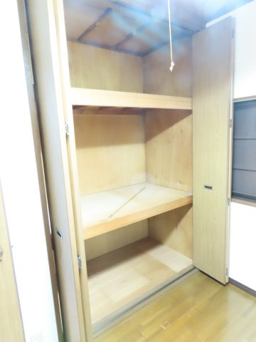 尾浜町2丁目貸家の収納