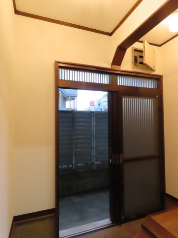 尾浜町2丁目貸家の玄関