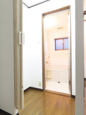 尾浜町2丁目貸家の洗面所