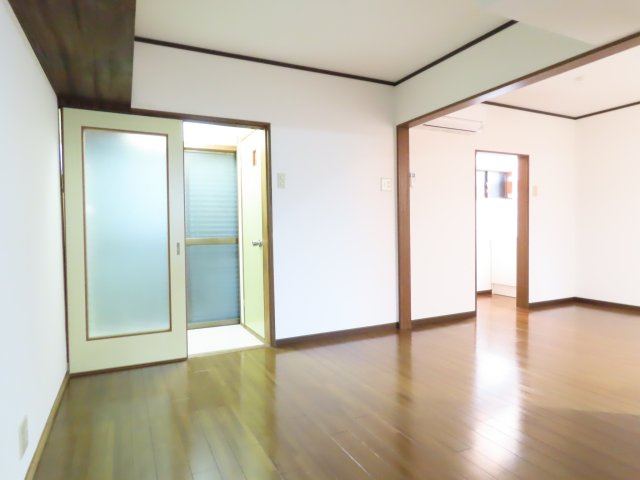 尾浜町2丁目貸家の居間・リビング