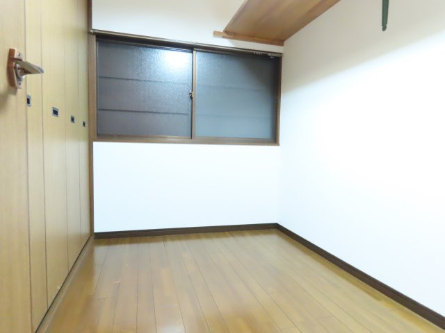 尾浜町2丁目貸家の洋室