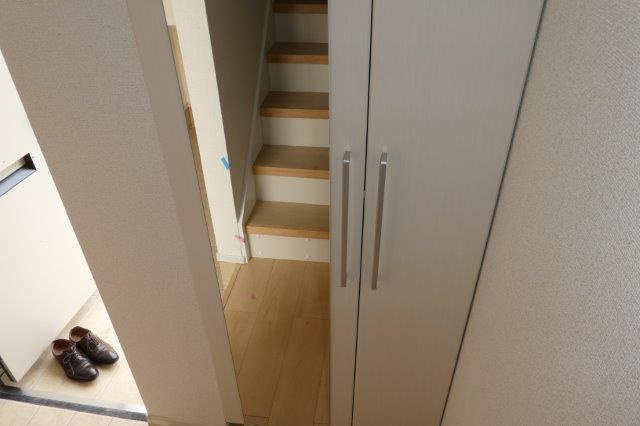 ヴィラ・マウントワン上東Bの玄関|シューズボックス
